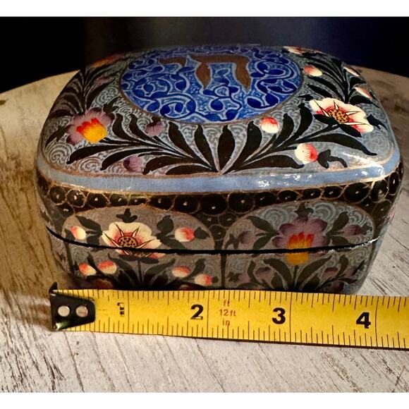 Kashmiri Paper Mache Box, Vintage Kashmiri box, Hebrew Box, Chai Box - Picture 5 of 9